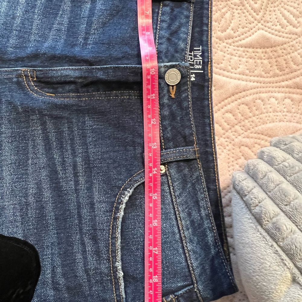 High Rise Shorts - Picture 5 of 5